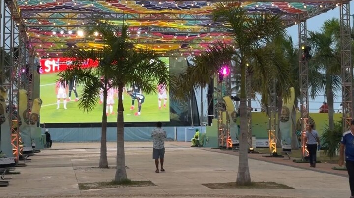 Cancun Fut Fest được tổ chức ngay bên cạnh đầm phá Nichupte, là nơi sinh sống của hàng nghìn con cá sấu hoang dã. (Ảnh: The Sun)