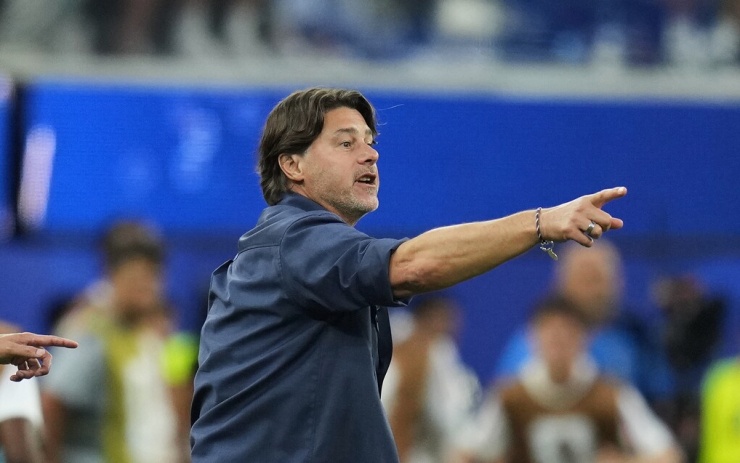 HLV trưởng đội tuyển Mỹ Mauricio Pochettino phản ứng bên đường biên trong trận đấu bảng D World Cup gặp Paraguay tại Inglewood, California, ngày 12/6. Ảnh: AP