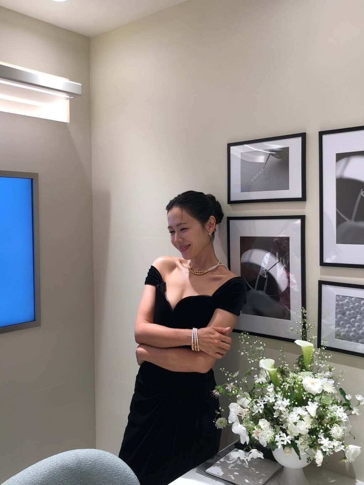 Son Ye Jin ký tặng fan khi dự sự kiện Video : X