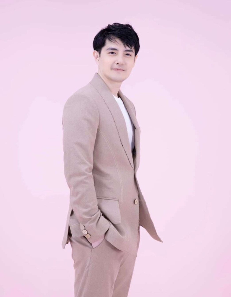 Ông Cao Thắng hiện rút lui khỏi showbiz, trở thành doanh nhân hậu thuẫn vợ. (Ảnh: FBNV)