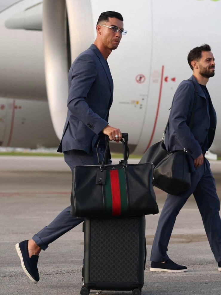 Những cầu thủ xách túi sành điệu ở World Cup - 3