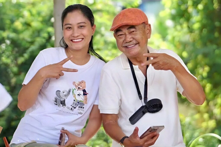 NSND Việt Anh và bà xã Chân Chân.
