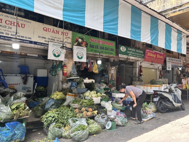 Hộ kinh doanh ở chợ Hôm Đức Viên, phường Cửa Nam, TP. Hà Nội (Ảnh minh họa)