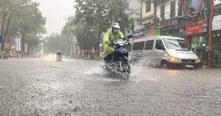 Cảnh báo mưa dông khu vực nội thành Hà Nội.