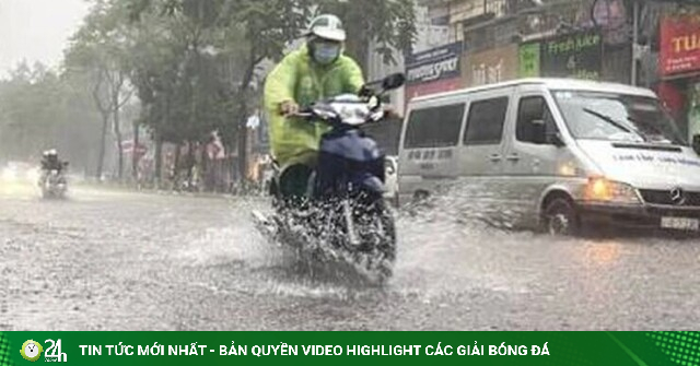 Cảnh báo dông lốc nội thành Hà Nội