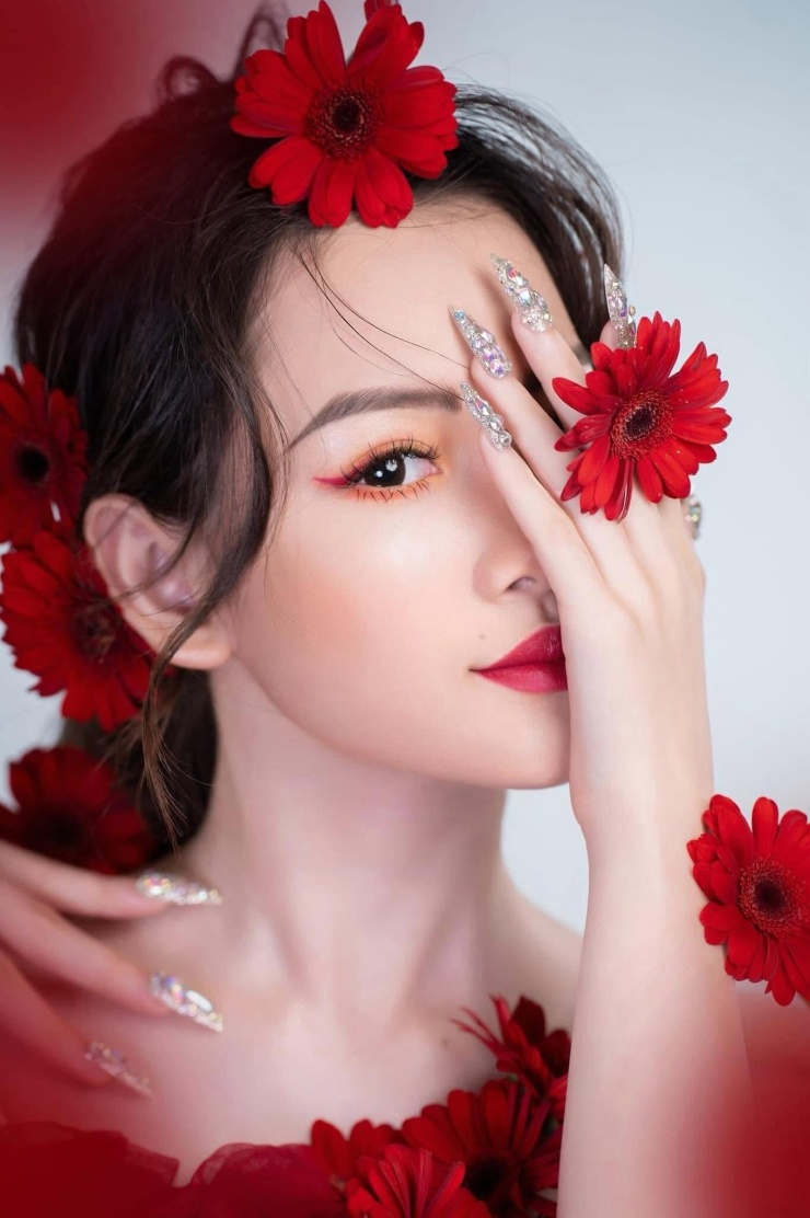 Đời thực khác hẳn trên phim của nữ diễn viên đang gây tranh cãi phim giờ vàng VTV - 9