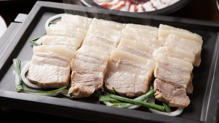 Luộc thịt nên cho vào nước sôi hay nước lạnh? Nhiều người làm theo thói quen nhưng chưa chắc đã đúng - 1