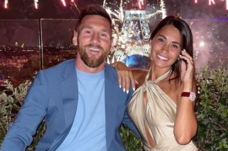Vợ Messi tôn dáng với loạt đồ hiệu đắt đỏ