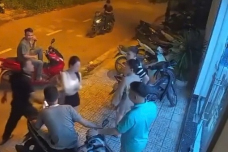 Công an xác minh vụ cô gái bị tát trước quán karaoke ở Ninh Bình