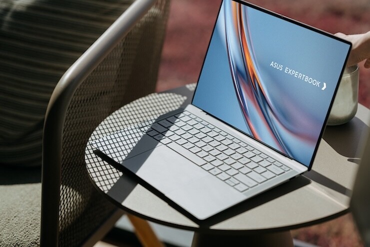 Asus công bố laptop ExpertBook Ultra giá cả trăm triệu đồng