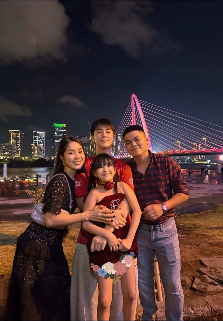 Ảnh sao 28/6: Lê Giang cưng nựng con gái của Lê Lộc - 2