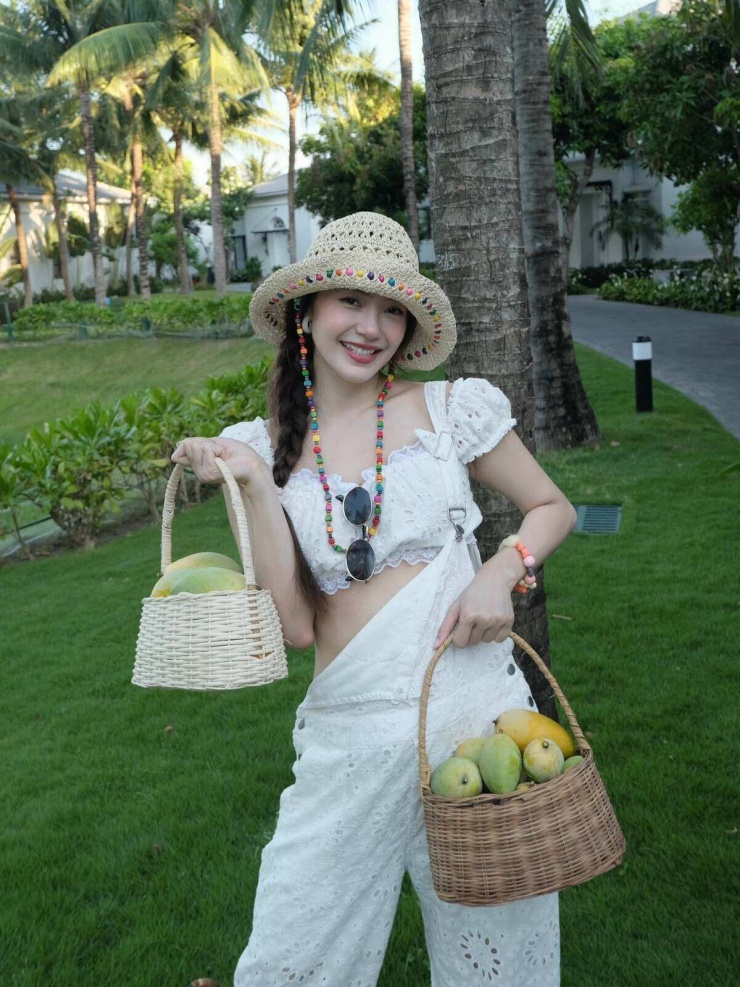 Ảnh sao 28/6: Lê Giang cưng nựng con gái của Lê Lộc - 8