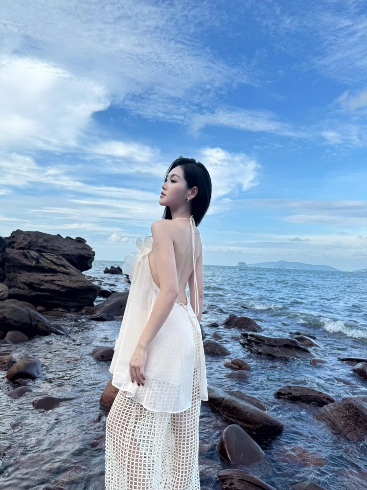 Nữ công an chìm vừa lộ diện trong phim cảnh sát hình sự VTV ngoài đời gợi cảm - 8
