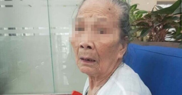 Cụ bà 97 tuổi ở Hà Nội phải đi 3 lần mới nhận được tiền chế độ hàng tháng