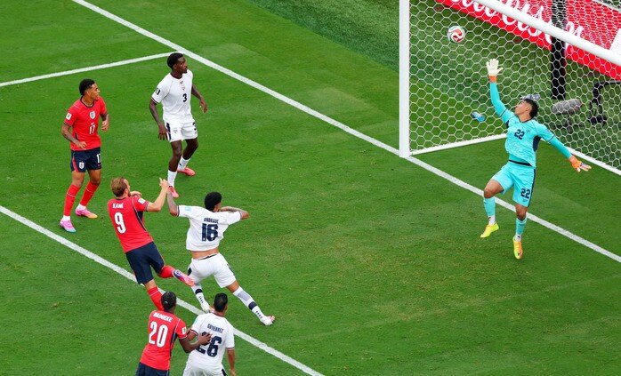 Chỉ 5 phút sau, Harry Kane bật cao đánh đầu tung lưới Panama, ấn định chiến thắng 2-0 cho "Tam Sư". Pha lập công đưa thủ quân tuyển Anh lên 11 bàn tại các vòng chung kết World Cup, vượt huyền thoại Gary Lineker để lập kỷ lục mới.