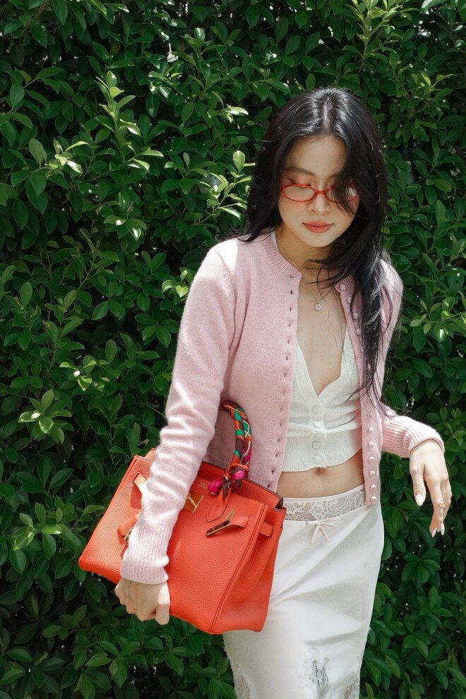 Hoàng Thùy Linh gây chú ý ở tuổi 39 - 4