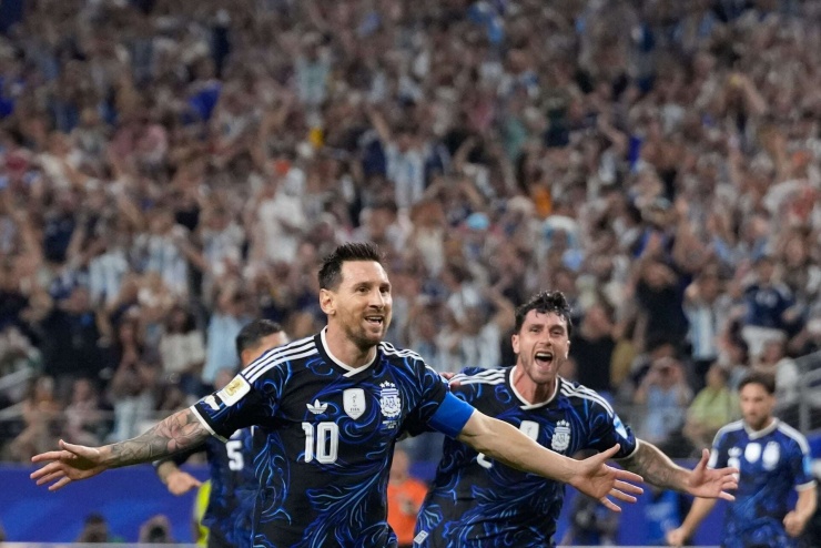 Messi ăn mừng bàn thắng thứ 6 tại World Cup 2026. Ảnh: AP.