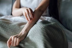 Ngứa da nhiều ban đêm cảnh giác với suy thận
