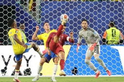 Bồ Đào Nha vất vả đấu Colombia: Ronaldo ôm vai đau đớn, hụt siêu phẩm
