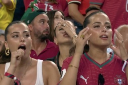 Người tình của sao Bồ Đào Nha và em gái song sinh đẹp ngỡ ngàng, gây sốt ở World Cup