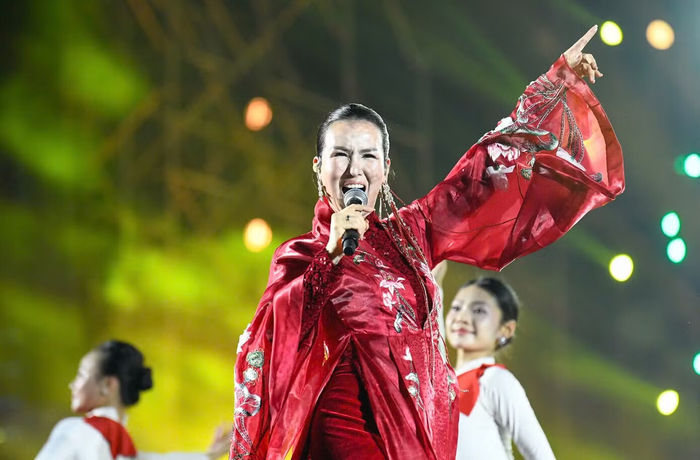 Toàn cảnh concert Thanh xuân khiến 20.000 khán giả Hà Nội đứng ngồi không yên - 47
