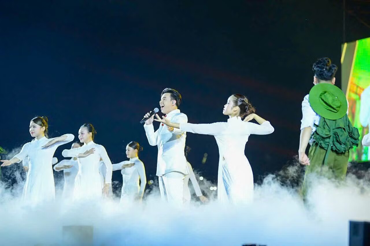 Toàn cảnh concert Thanh xuân khiến 20.000 khán giả Hà Nội đứng ngồi không yên - 64