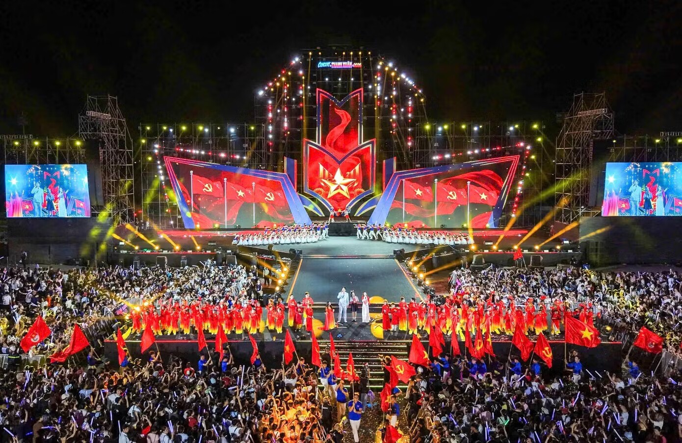 Toàn cảnh concert Thanh xuân khiến 20.000 khán giả Hà Nội đứng ngồi không yên - 75