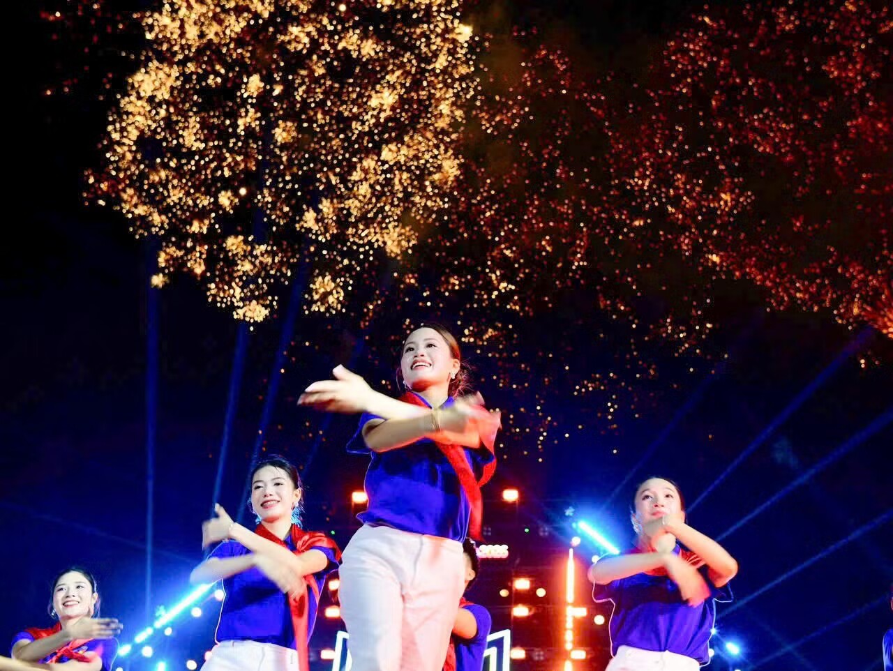 Toàn cảnh concert Thanh xuân khiến 20.000 khán giả Hà Nội đứng ngồi không yên - 20