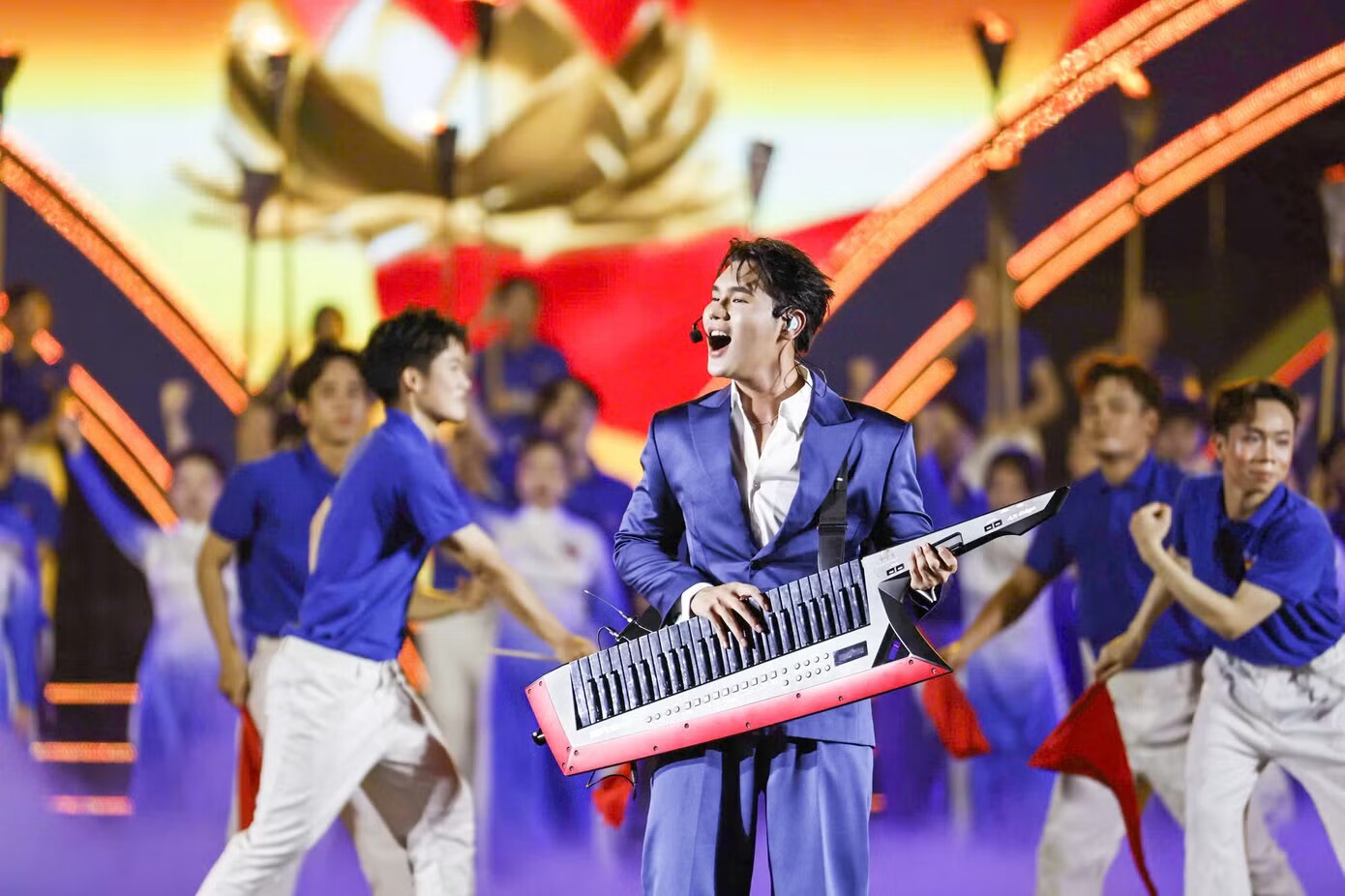 Toàn cảnh concert Thanh xuân khiến 20.000 khán giả Hà Nội đứng ngồi không yên - 22