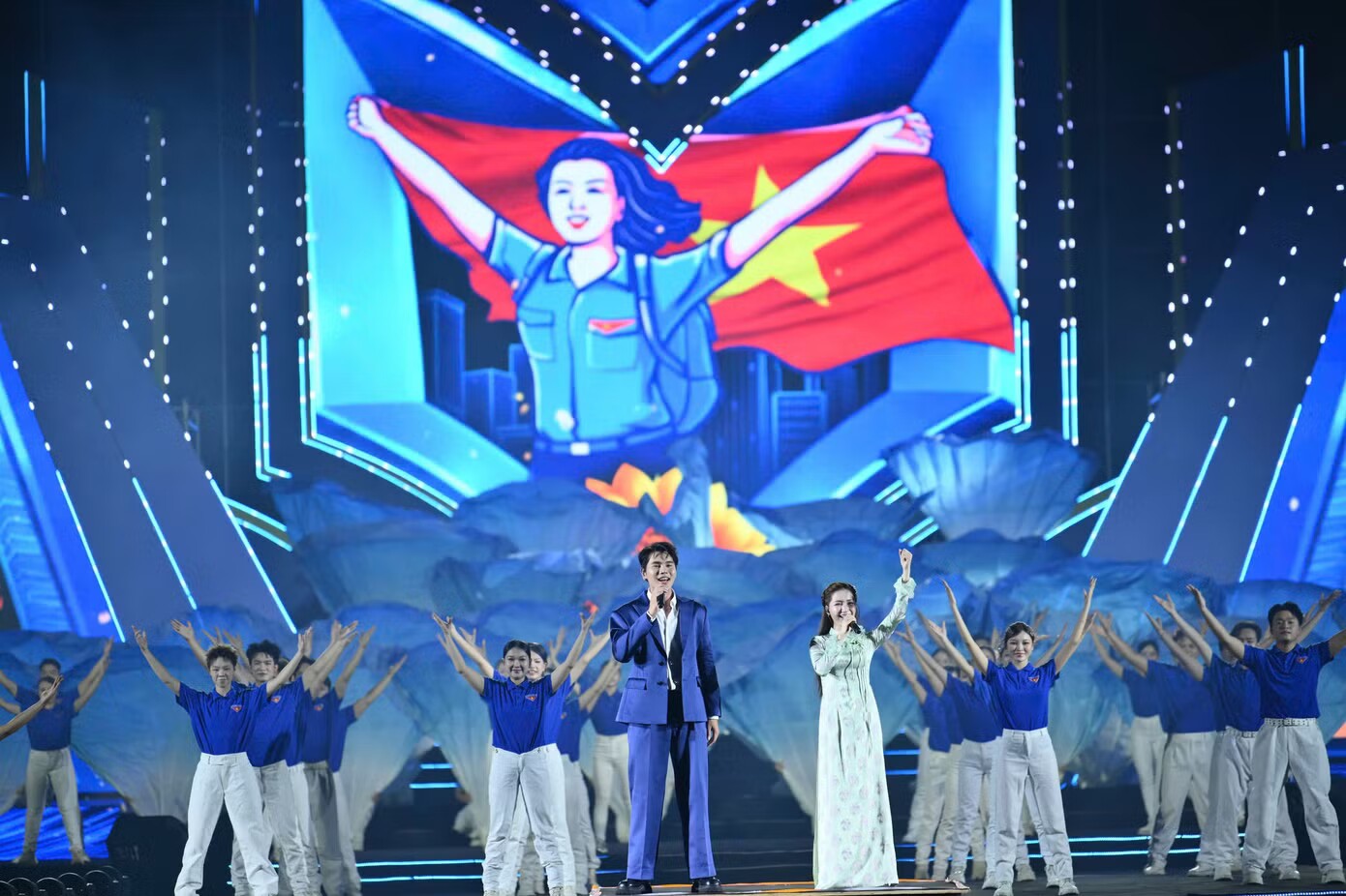 Toàn cảnh concert Thanh xuân khiến 20.000 khán giả Hà Nội đứng ngồi không yên - 23