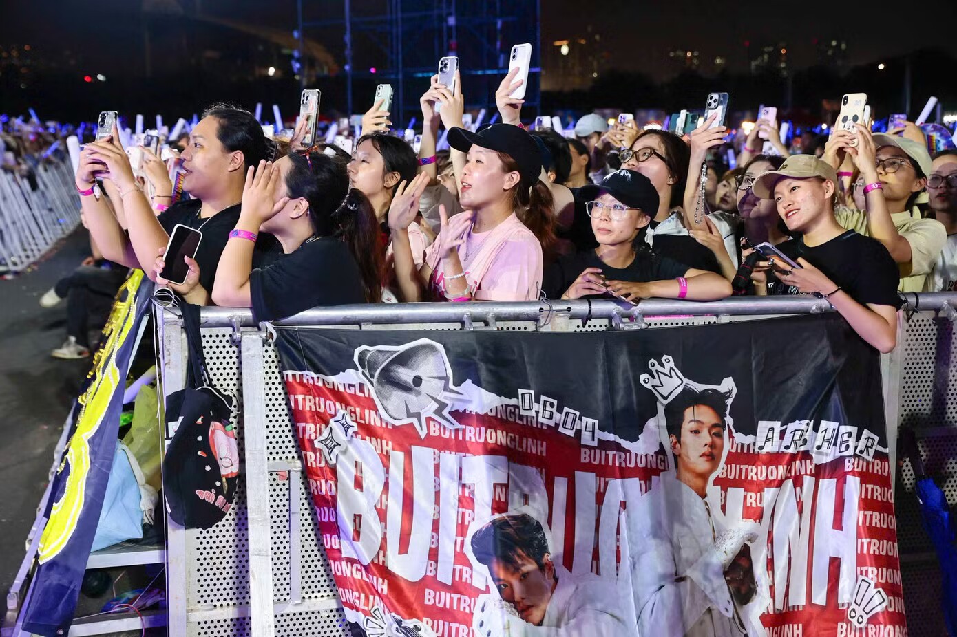 Toàn cảnh concert Thanh xuân khiến 20.000 khán giả Hà Nội đứng ngồi không yên - 32