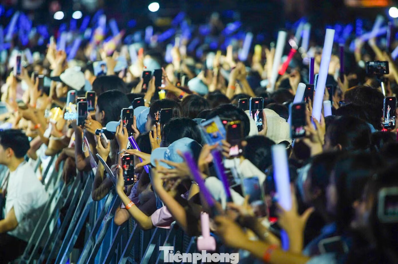 Toàn cảnh concert Thanh xuân khiến 20.000 khán giả Hà Nội đứng ngồi không yên - 37