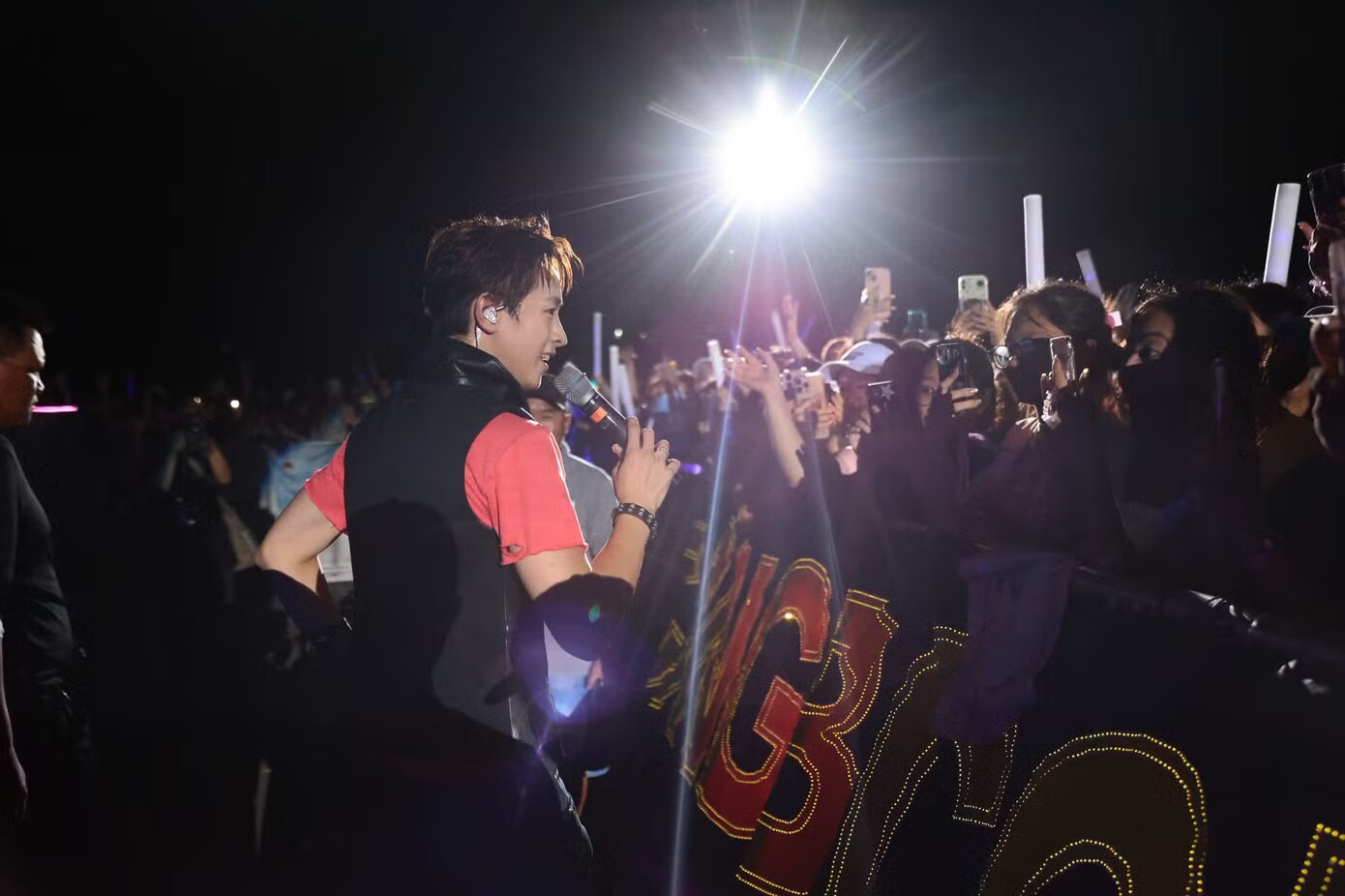 Toàn cảnh concert Thanh xuân khiến 20.000 khán giả Hà Nội đứng ngồi không yên - 39