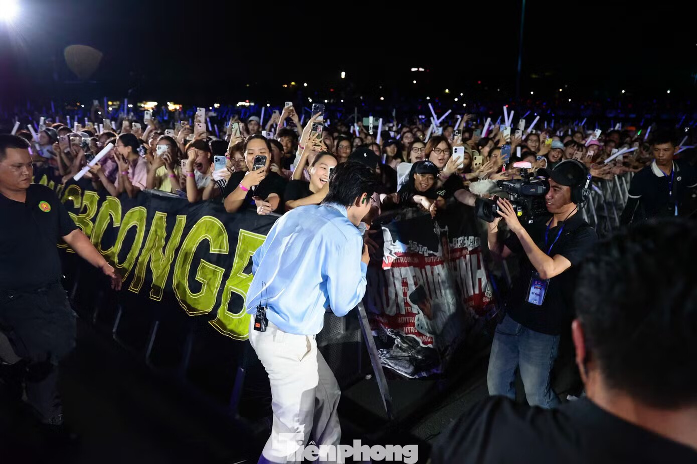 Toàn cảnh concert Thanh xuân khiến 20.000 khán giả Hà Nội đứng ngồi không yên - 41