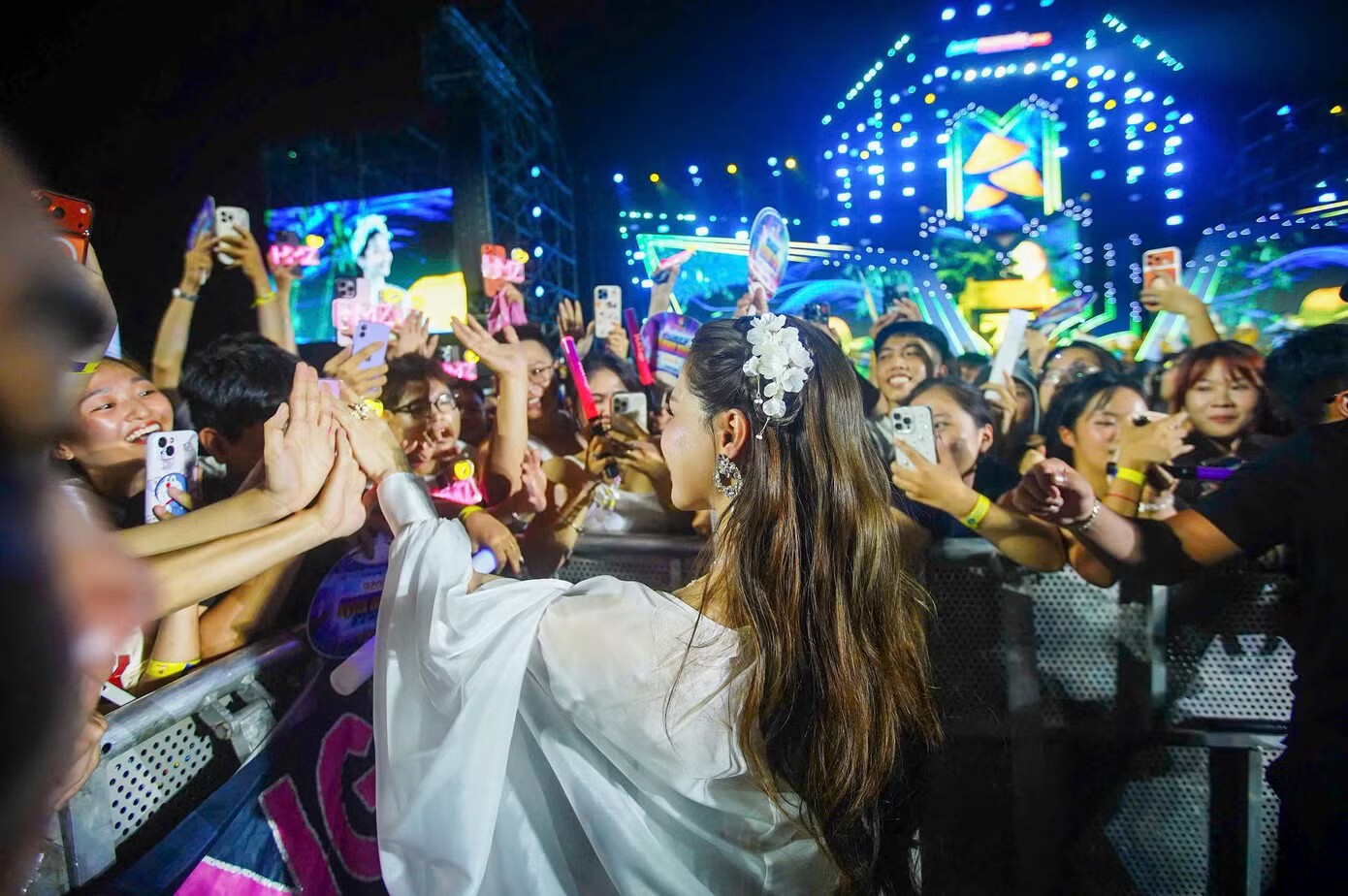 Toàn cảnh concert Thanh xuân khiến 20.000 khán giả Hà Nội đứng ngồi không yên - 46