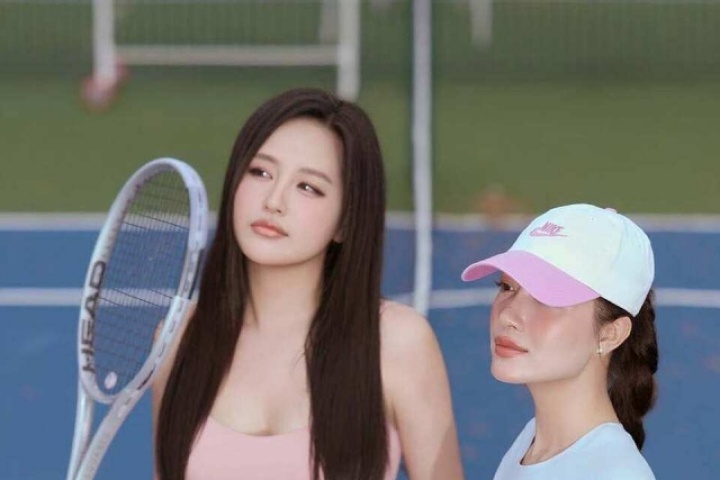 Ảnh sao 29/6: Mai Phương Thúy khoe vẻ gợi cảm trên sân tennis