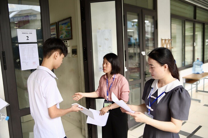 Thí sinh tham dự kỳ thi tuyển sinh lớp 10 Hà Nội năm nay.