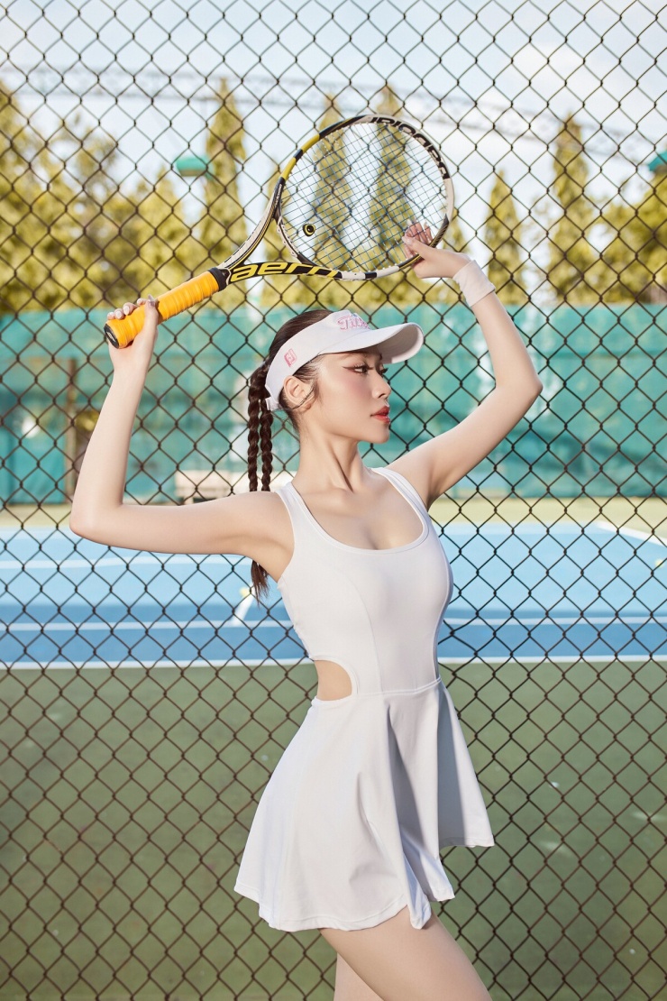 Hoa hậu Thanh Thảo diện váy ngắn khoe dáng khi chơi tennis - 9