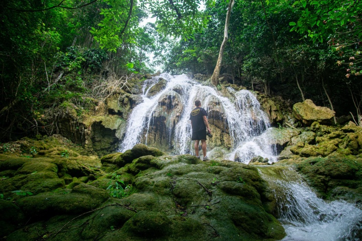 Tắm thác Khe Dầu, cắm trại qua đêm là những trải nghiệm thú vị. Ảnh: Na Lay Adventure