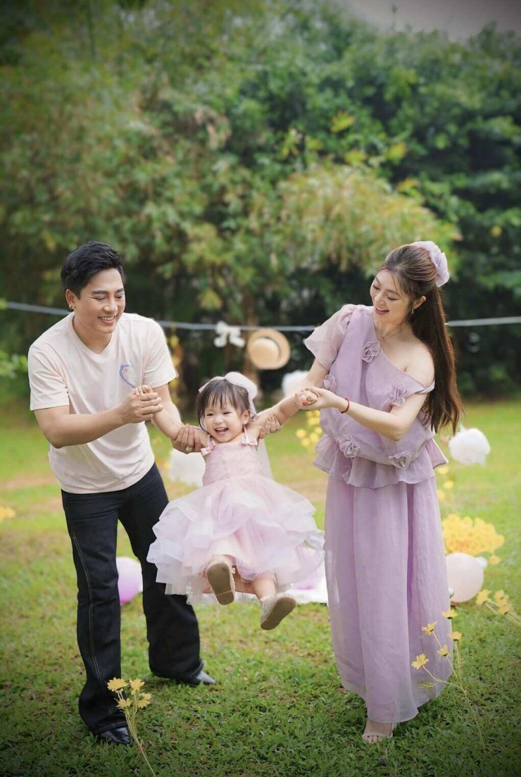 Ảnh sao 29/6: Mai Phương Thúy khoe vẻ gợi cảm trên sân tennis - 5