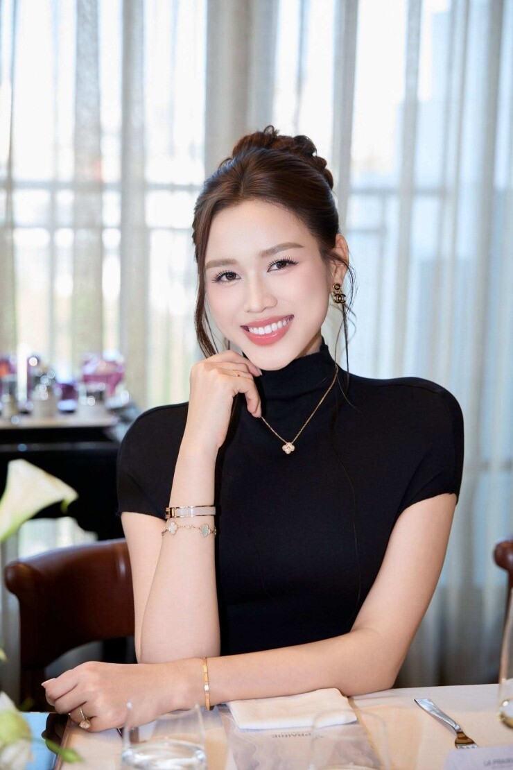 Hoa hậu Việt Nam 2020 có cuộc sống viên mãn ở tuổi 25. (Ảnh: FBNV)