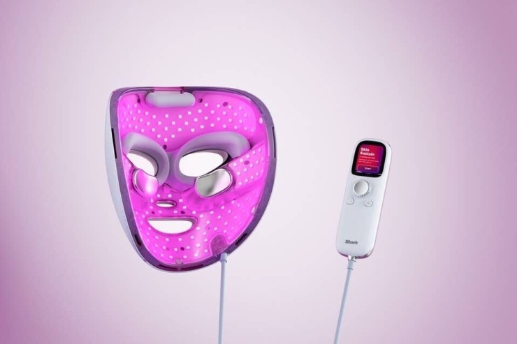 Theo chuyên gia da liễu, các thiết bị LED tại nhà chỉ có sức mạnh bằng một phần nhỏ của các thiết bị được sử dụng trong môi trường chuyên nghiệp. Ảnh: Shark Beauty