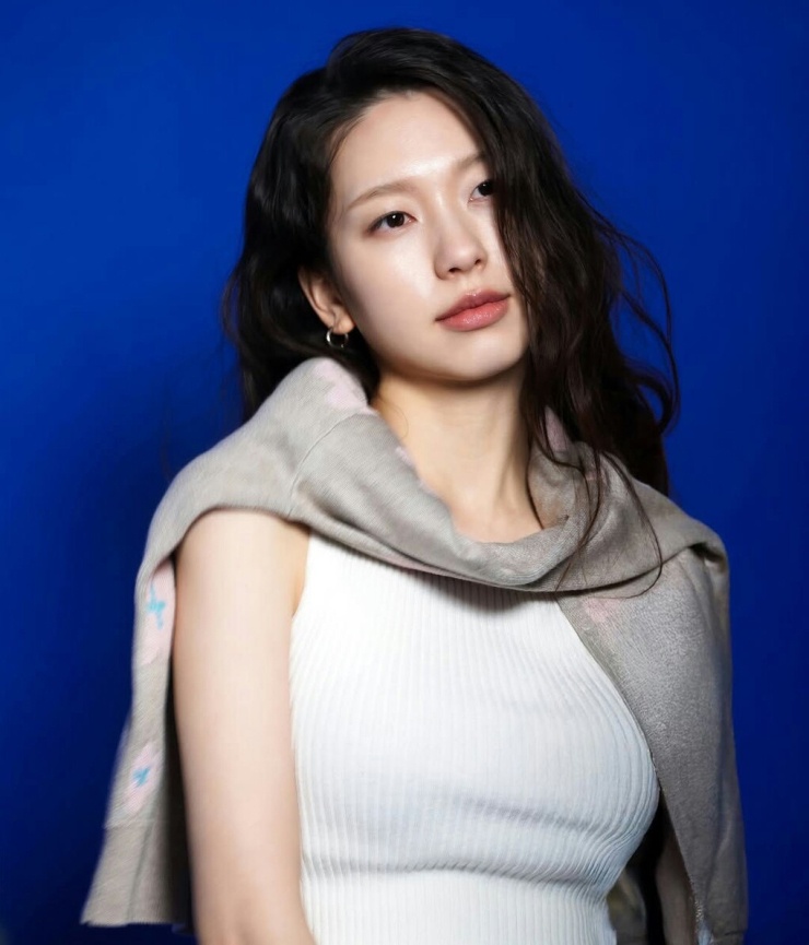 Diễn viên Kim Jin-kyung, vợ thủ môn Kim Seung-gyu. Ảnh: Esteem