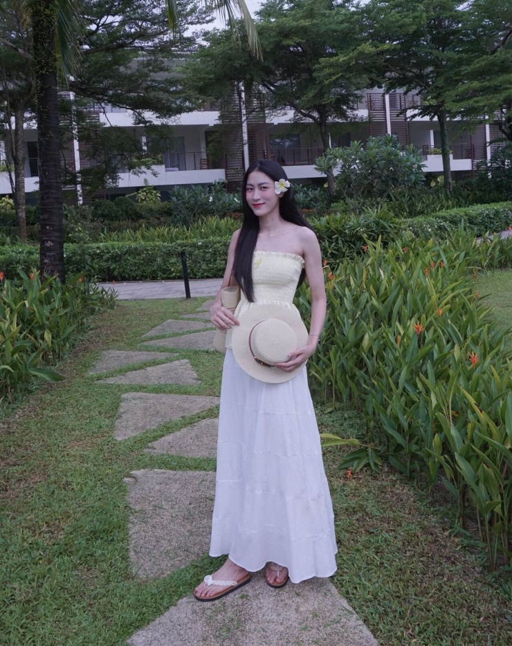 Tay đập sinh năm 2001 xinh đẹp với phong cách thời trang trẻ trung.