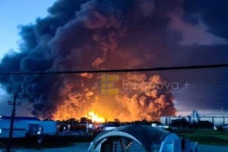 Ukraine tấn công nhà máy lọc dầu lớn của Nga ở Slavyansk-on-Kuban bốc cháy dữ dội