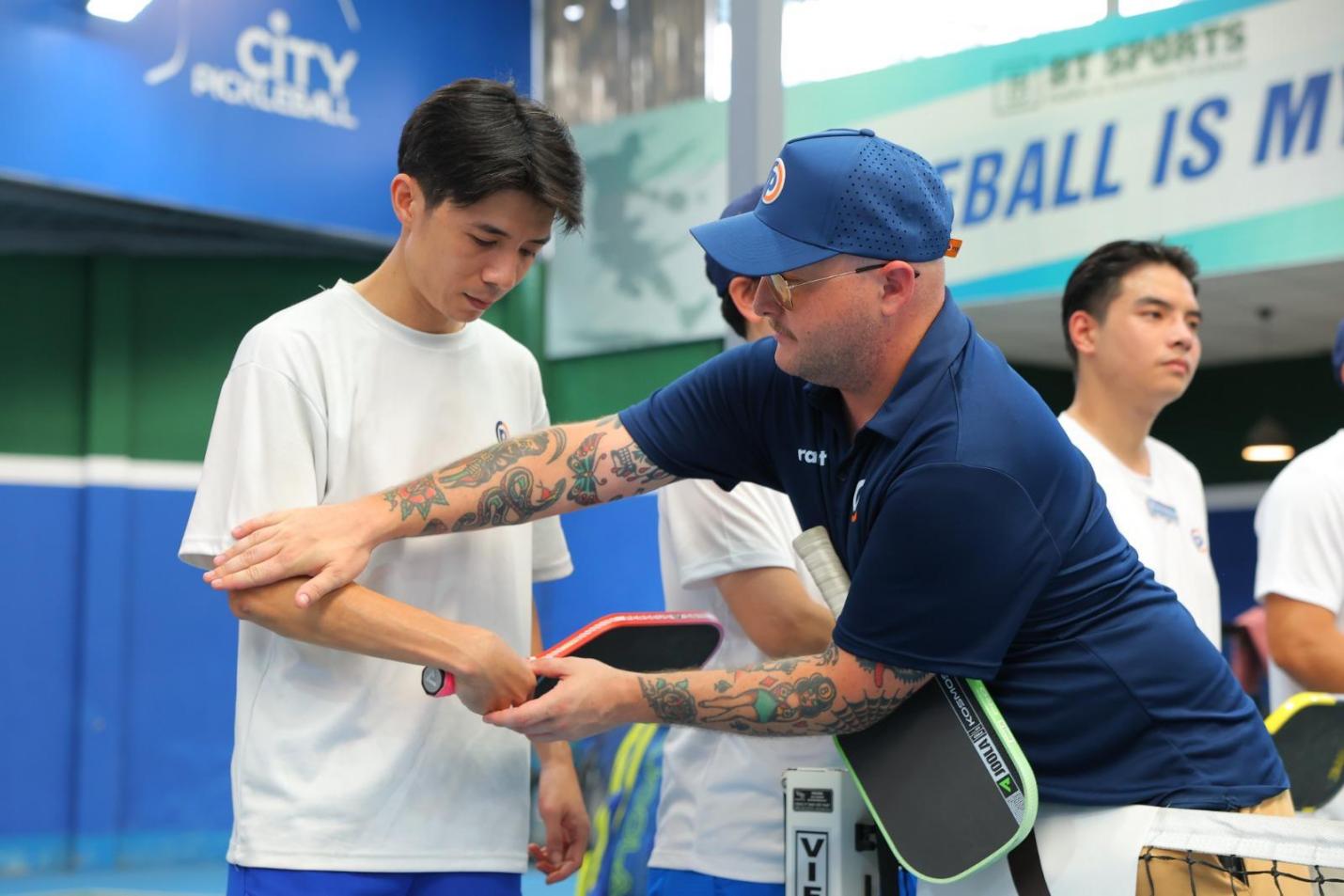 Buổi đào tạo HLV Pickleball Level 1 Workshop diễn ra tại Hà Nội, các HLV được hướng dẫn cụ thể từng kĩ thuật từ lý thuyết đến thực hành.