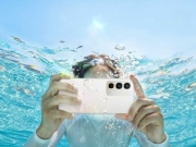 Top smartphone tầm trung chống nước cực tốt, phù hợp du lịch hè