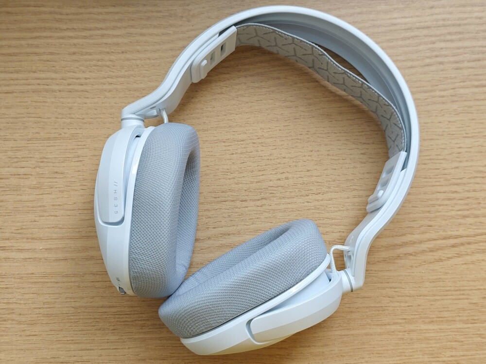 Corsair HS35 phiên bản màu trắng.