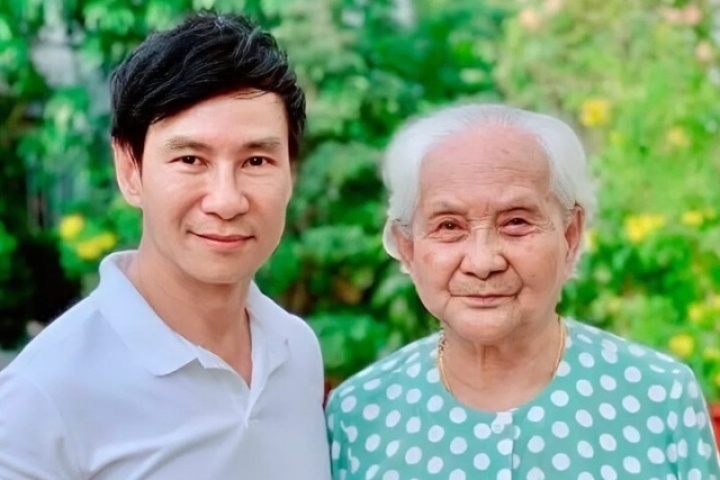 Lý Hải tiễn biệt mẹ 100 tuổi