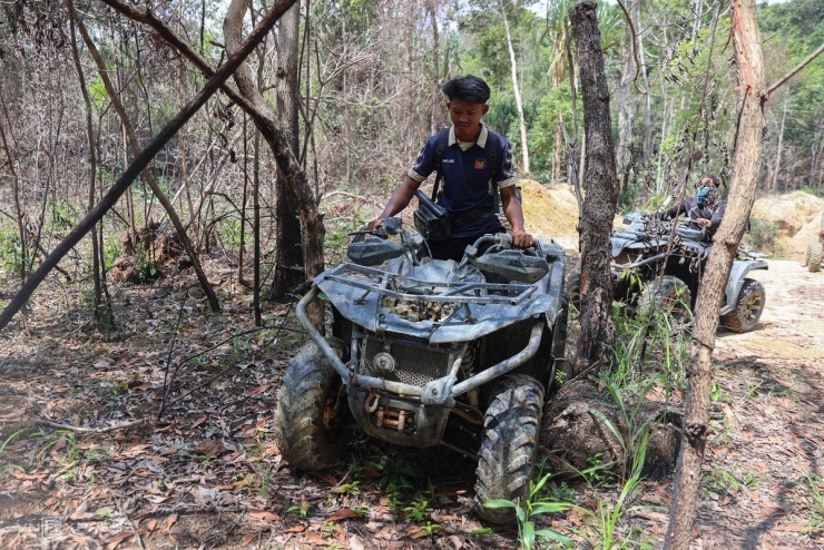 Lái xe băng rừng ở Malaysia - 11